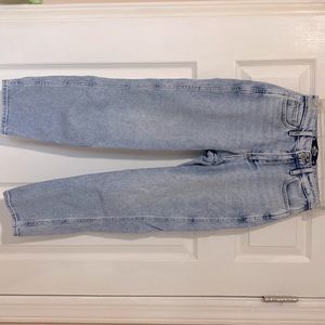Hollister high rise mom jean size 0 short